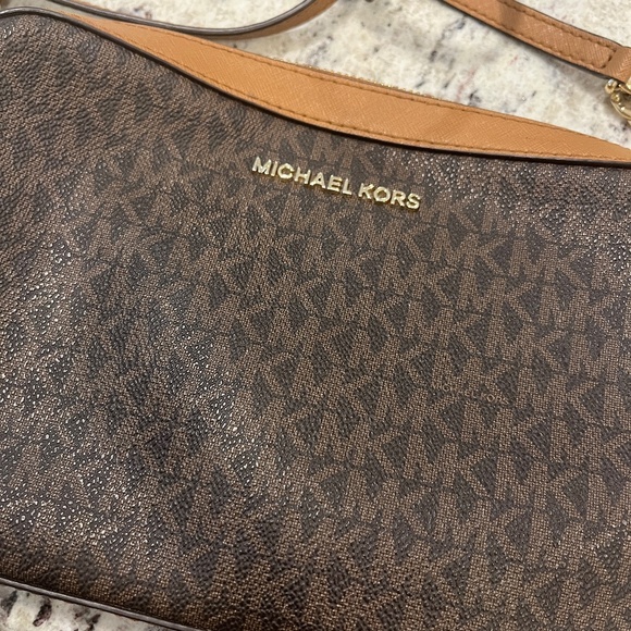 Michael Kors Jet Set Large Printed Logo Crossbody Bag - Picture 6 of 7